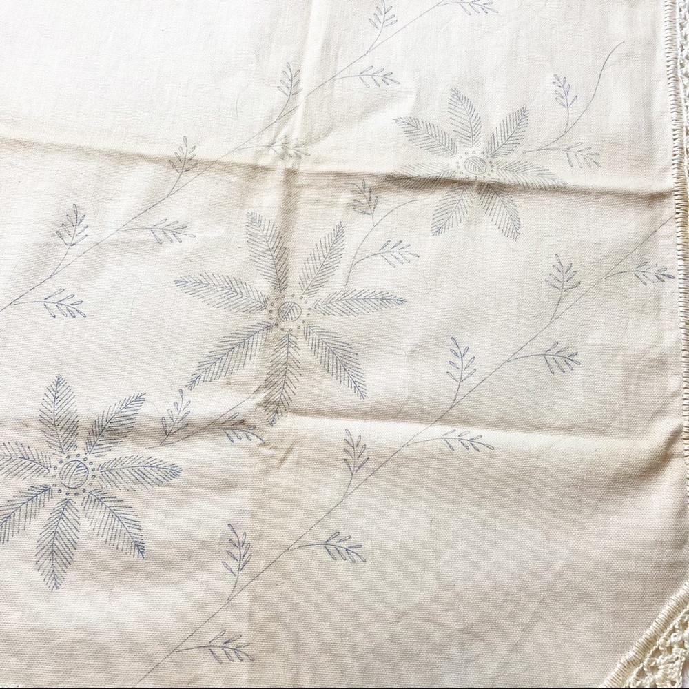 Vintage table runner cream and blue - Picture 4 of 4